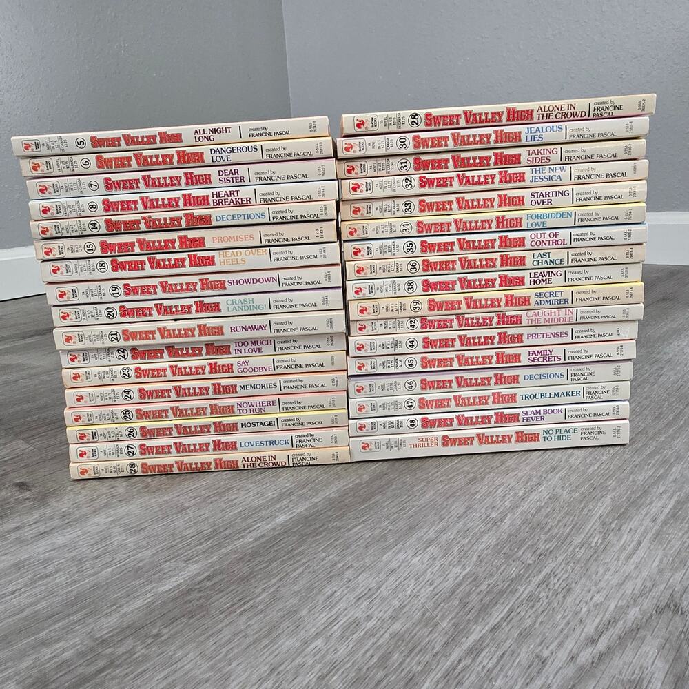 Vintage Sweet Valley High Books Lot of 34 (1 Super Thriller) Francine Pascal